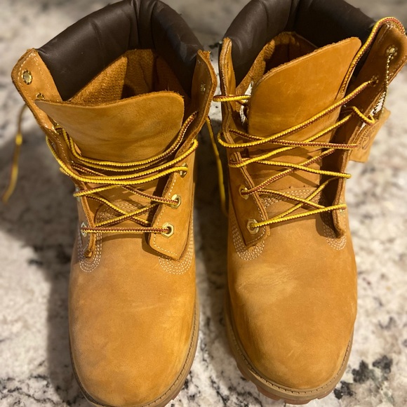 Brand new Timberland Boots in khaki sz 7m sz 9 w - Picture 2 of 3